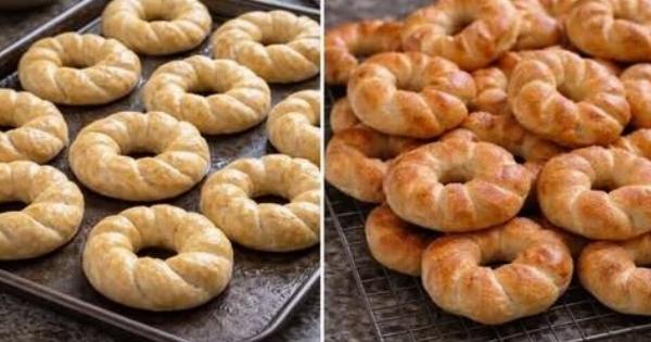 Μαλακά, αφράτα και γεμάτα άρωμα. Ιδανικά για πρωινό ή σνακ, θυμίζουν κουλούρια φούρνου!