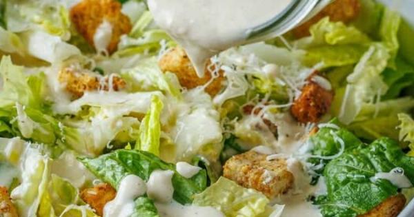 Σπιτική Σάλτσα Caesar: Το μυστικό για να τρώνε τα παιδιά σας σαλάτα κάθε μέρα.