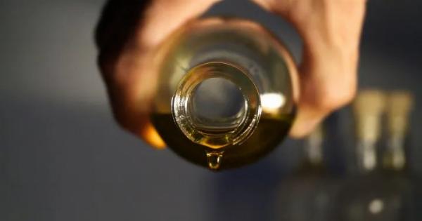 Μπλόκαραν 6 λίτρα λάδι σε τουρίστα στο αεροδρόμιο
