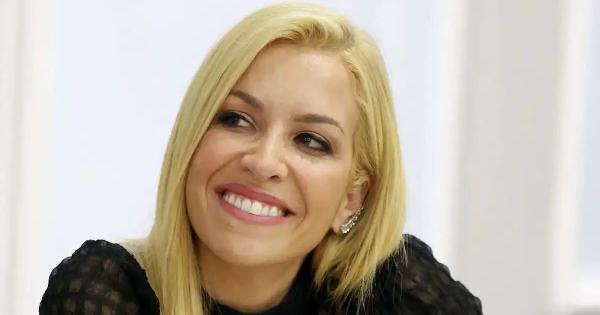 Μαρία Αναστασοπούλου: «Η ομιλία της Μαρίας Καρυστιανού έμοιαζε σαν να της την έγραψε το ChatGPT»
