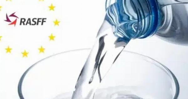 ΕΚΤΑΚΤΟ: Ανακαλείται εμφιαλωμένο νερό – Μην το πιείτε