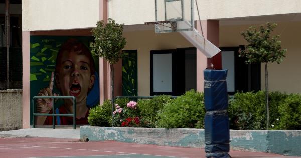 ΕΟΔΥ: Επικίνδυνο τοξικό φυτό στα σχολικά προαύλια – Τι να προσέξουν οι μαθητές