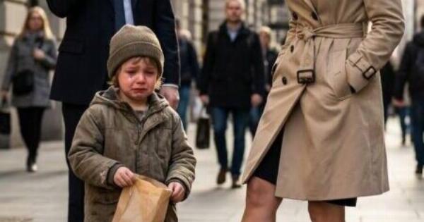 Την χλεύασε σκληρά ένα πεινασμένο παιδί — μέχρι που η ταυτότητα του μάρτυρα άλλαξε τα πάντα