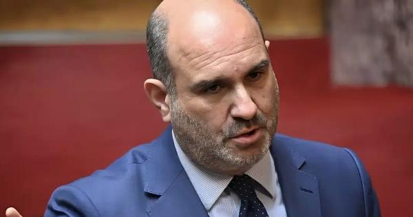 Κασσελάκης: Θέτει θέμα πτυχίου και για τον Μαρκόπουλο – Σκληρή απάντηση