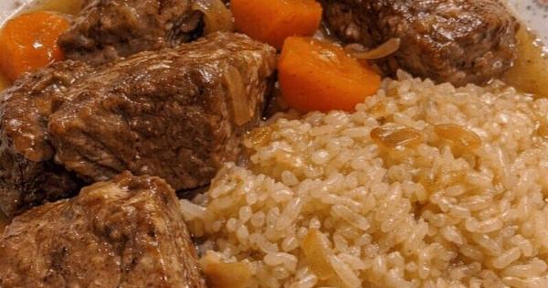 Μοσχάρι κατσαρόλας με λεμόνι και πιλάφι. Ένα πιάτο που μυρίζει οικογενειακό τραπέζι!!