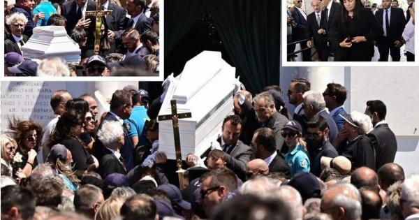 «Μαζί της θα ‘μαστε συνέχεια… Δίπλα στο φως το δικό της»: Βαθιά Oδuvn στην Knδεiα της Λένας Σαμαρά (ΒΙΝΤΕΟ)