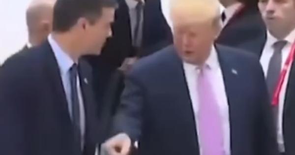 Τραμπ στον Σάντσεθ: «Κάτσε κάτω, ρε!»