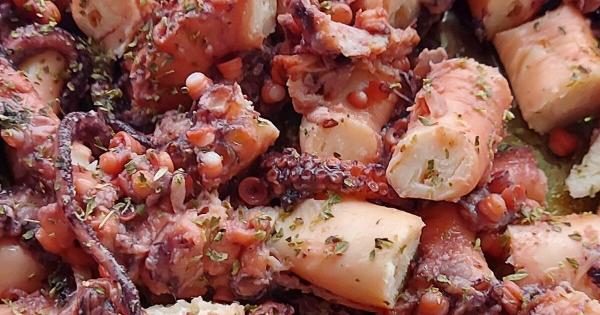 Το κόλπο των ουζερί για τέλειο χταπόδι με λαδόξυδο