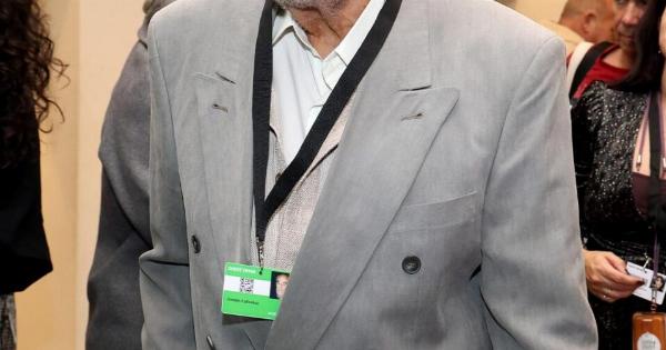 Ηθοποιάρα Έλληνας θρύλος στα 95 του χρόνια έκανε χτες σπάνια εμφάνιση