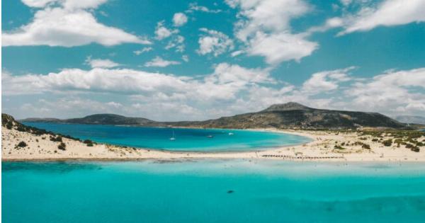 Ο κρυφός παράδεισος του καλοκαιριού με τα κρυστάλλινα νερά βρίσκεται μόλις 4 ώρες από την Αθήνα & δεν θέλει καράβι