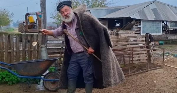 Σοκ: Εσπευσμένα στο νοσοκομείο με συμπτώματα εγκεφαλικού ο κτηνοτρόφος που αποχαιρέτησε με δάκρυα τα 450 πρόβατά