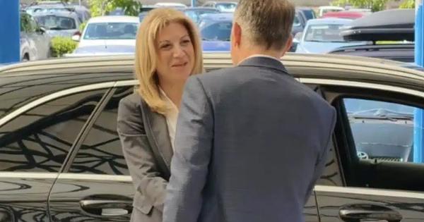 Ο Θανάσης Αυγερινός αποκάλυψε σε ποιον ανήκει το θηριώδες μαύρο τζιπ με το οποίο μετακινείται η Καρυστιανού