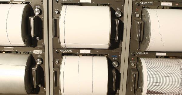 ΕΚΤΑΚΤΟ: ΙΣΧΥΡΟΣ ΣΕΙΣΜΟΣ ΤΩΡΑ ΣΤΗ ΧΩΡΑ ΜΑΣ – ΣΤΟΥΣ ΔΡΟΜΟΥΣ ΜΕΣΑ ΣΤΗ ΝΥΧΤΑ ΟΙ ΚΑΤΟΙΚΟΙ