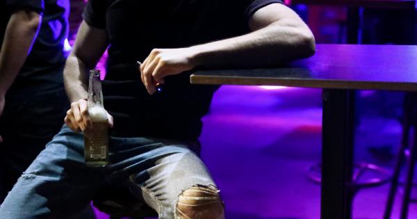 Σε ένα μπαρ για στρατιώτες, ένας άντρας μου έριξε επίτηδες νερό και μετά μου πρότεινε να δοκιμάσουμε τη δύναμή μας στο μπρα-ντε-φερ· ήταν σίγουρος ότι είχε μπροστά του μια απλή νοικοκυρά, αλλά δεν μπορούσε καν να φανταστεί ποια ήμουν πραγματικά και τι είμαι ικανή να κάνω