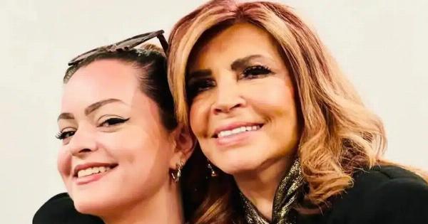 Μιμή Ντενίση: Οι φωτογραφίες από το πασχαλινό τραπέζι με την κόρη της, Μαριτίνα και τον σύντροφό της