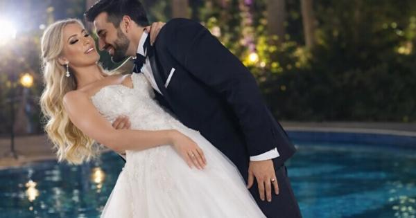 Κατά τη διάρκεια του γάμου, ο γαμπρός έσπρωξε επίτηδες τη νύφη μέσα στο σιντριβάνι, επαναλαμβάνοντας ότι ήταν απλώς ένα αστείο· οι καλεσμένοι γελούσαν και τραβούσαν βίντεο με τα κινητά τους, ενώ η νύφη έκλαιγε, αλλά εκείνη τη στιγμή συνέβη κάτι που άφησε όλους σοκαρισμένους