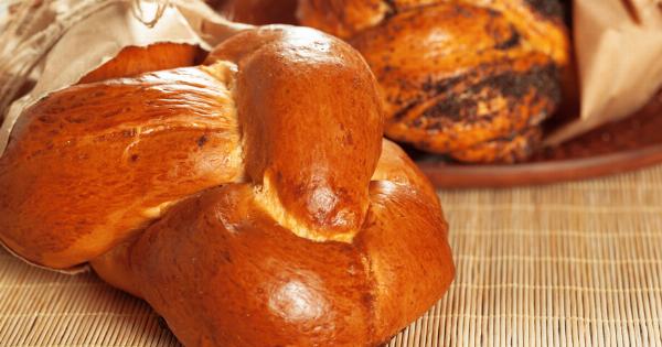 Χαμός με τα πασχαλινά ατομικά τσουρεκάκια αγαπημένης μαγέιρισσας! Έδωσε για 1η φορά την συνταγή κι όλες τα φτιάχνουν σαν… τρελές