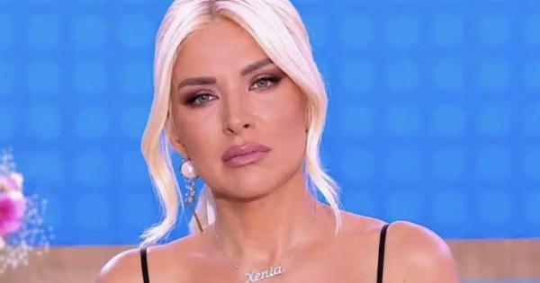«Είναι Appωστn, το κολιέ το έβαλε γιατί…»: Φpiκn με Auτά που γράφτηκαν για την Καινούργιου και τη μικρή της