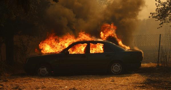 Δύσκολη νύχτα: Μεγάλη φωτιά ΤΩΡΑ – Ισχυροί άνεμοι στο σημείο