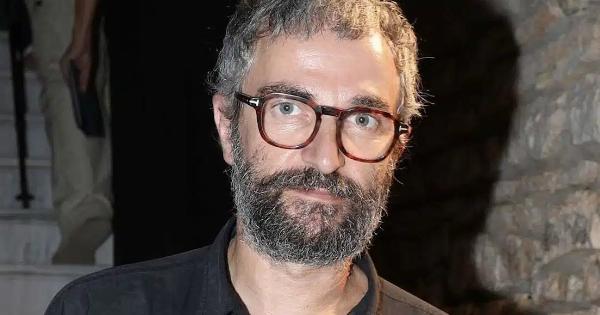 Με μακρύ μούσι και ράσα παπά: Αγνώριστος ο Άρης Σερβετάλης – Η πρώτη φωτογραφία μέσα από το Άγιον Όρος