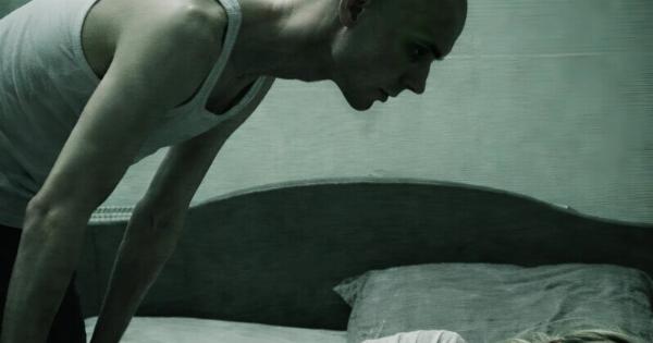 Παρατήρησα ότι τα βράδια στο διαμέρισμά μου συνέβαιναν περίεργα πράγματα, αλλά στην αστυνομία με αποκάλεσαν τρελή και δεν μπήκαν καν στον κόπο να με ακούσουν