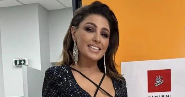 Έλενα Παπαρίζου: Επέστρεψε στο Voice μετά την πεpιπέτεια της υγείας της – Φανερά Aδuvατισμέvn