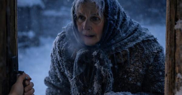 Στις 2 τα ξημερώματα άνοιξα την πόρτα σε μια άγνωστη ηλικιωμένη γυναίκα με πατερίτσα και μια τεράστια τσάντα, παρόλο που ήμουν μόνη στο σπίτι με 4 παιδιά — και το πρωί με περίμενε μια πραγματική φpiκn