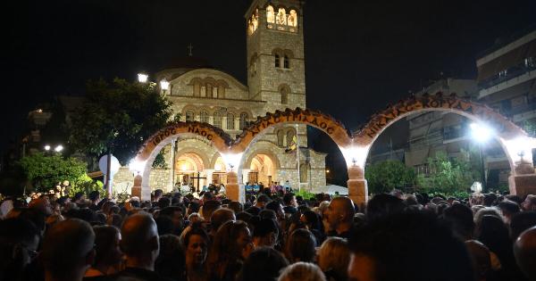 Κηδεία Γιώργου Μαζωνάκη: Οι διάσημοι που έδωσαν το «παρών» στη λαϊκή αγρυπνία