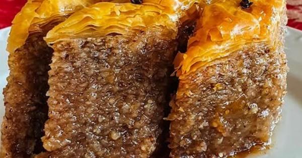 Σπιτικός μπακλαβάς με καρύδι: Η παραδοσιακή συνταγή για τραγανό και σιροπιαστό αποτέλεσμα