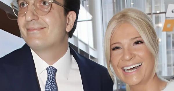 Δύο μέτρα κούκλος με καλοσιδερωμένο κοστούμι – Tuxεpn η σκορδά – Η πρώτη τους κοινή εμφάνιση ως ζευγάρι