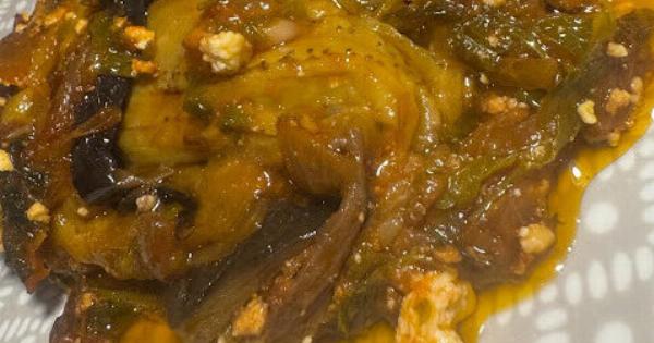 Μελιτζάνες στο φούρνο με σάλτσα ντομάτας και φέτα – Εύκολη συνταγή