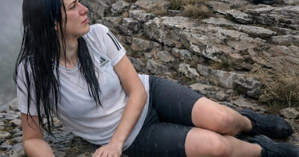 Ο σύζυγός μου, για να απαλλαγεί από εμένα και να πάρει τα χρήματά μου, προσέλαβε τρεις κακοποιούς: με έσπρωξαν από ύψος τριάντα μέτρων και στη συνέχεια κατέβηκαν για να πάρουν το σώμα μου, χωρίς καν να υποψιάζονται τι τους περίμενε κάτω