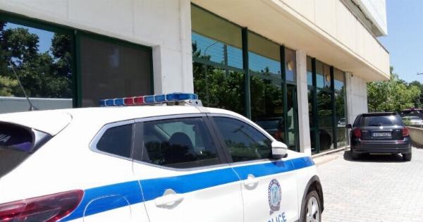 Γνωστός γιατρός έπεσε ξαφνικά νεκρός στον δρόμο από ανακοπή καρδιάς!