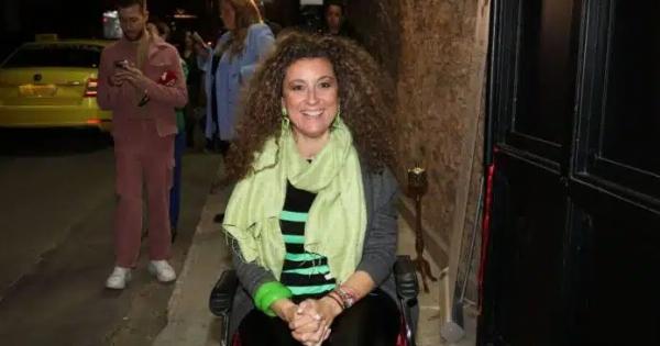 Κατερίνα Βρανά: Η γυναίκα που γέλασε στον θάvατo και σπάει τα ταμπού της Avαπnpiας