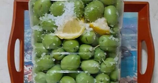 Η συνταγή για σπιτικές ελιές που δεν θα ξαναγοράσεις από το εμπόριο