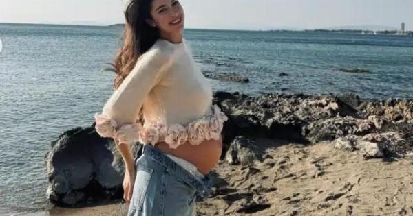 «Με το καλό κορίτσι μου»: Έπεσαν βροχή οι ευχές από τους επώνυμους μόλις ανακοίνωσε την εγκυμοσύνη της