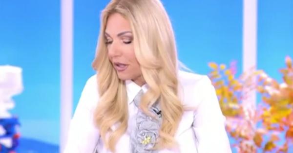 Happy Day: Η στιγμή που η Τίνα Μεσσαροπούλου ενημερώνεται για την περιπέτεια υγείας του Μυλωνάκη και αποχωρεί από το πλατό