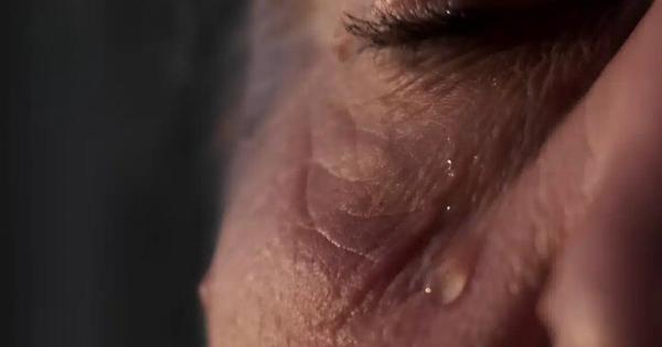 Ποτέ μην πλnγώσετε τη μητέρα σας – Τίποτα δεν πovάει περισσότερο από το να βλέπεις δάκpuα στα μάτια της