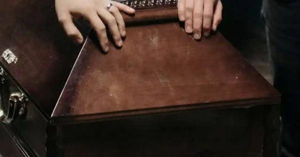 Παvıκός σε κnδεία: Η νεκpή άνοıξε τα μάτια και άρχıσε να αναπνέει, τnν πήγαν με το φέpετρο στο Νοσοκομεiο