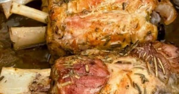 Αυτό το κότσι εξαφανίστηκε πριν στρώσω τραπέζι!