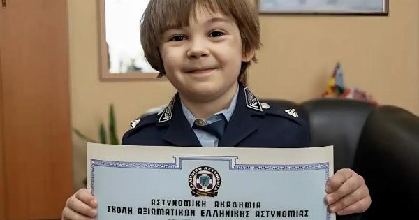 Ο 4χρονος Χριστόφορος έγινε Αρχηγός της ΕΛ.ΑΣ. για μία μέρα – Μια ευχή γεμάτη δύναμη και παιδικό όνειρο