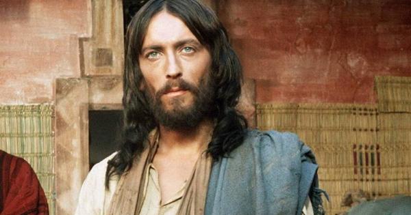 Ρόμπερτ Πάουελ: Η σπάνια δημόσια εμφάνιση του «Ιησού από τη Ναζαρέτ»